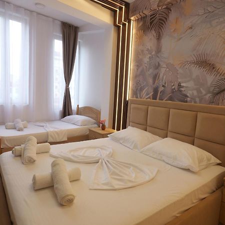 Golden Sleep Hostel Shkodër エクステリア 写真