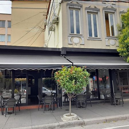 Golden Sleep Hostel Shkodër エクステリア 写真