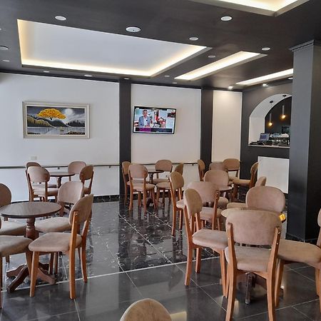 Golden Sleep Hostel Shkodër エクステリア 写真