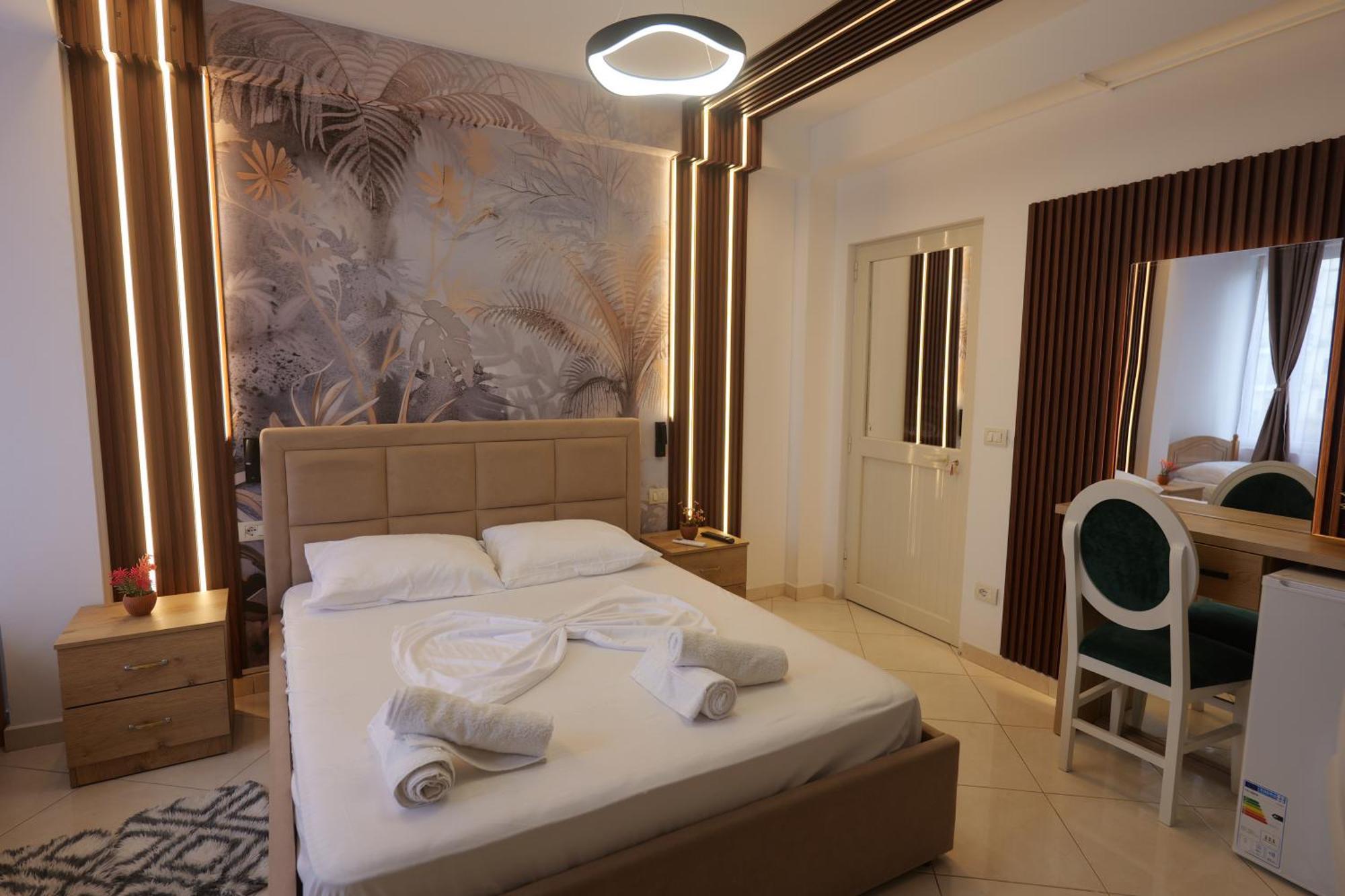 Golden Sleep Hostel Shkodër エクステリア 写真