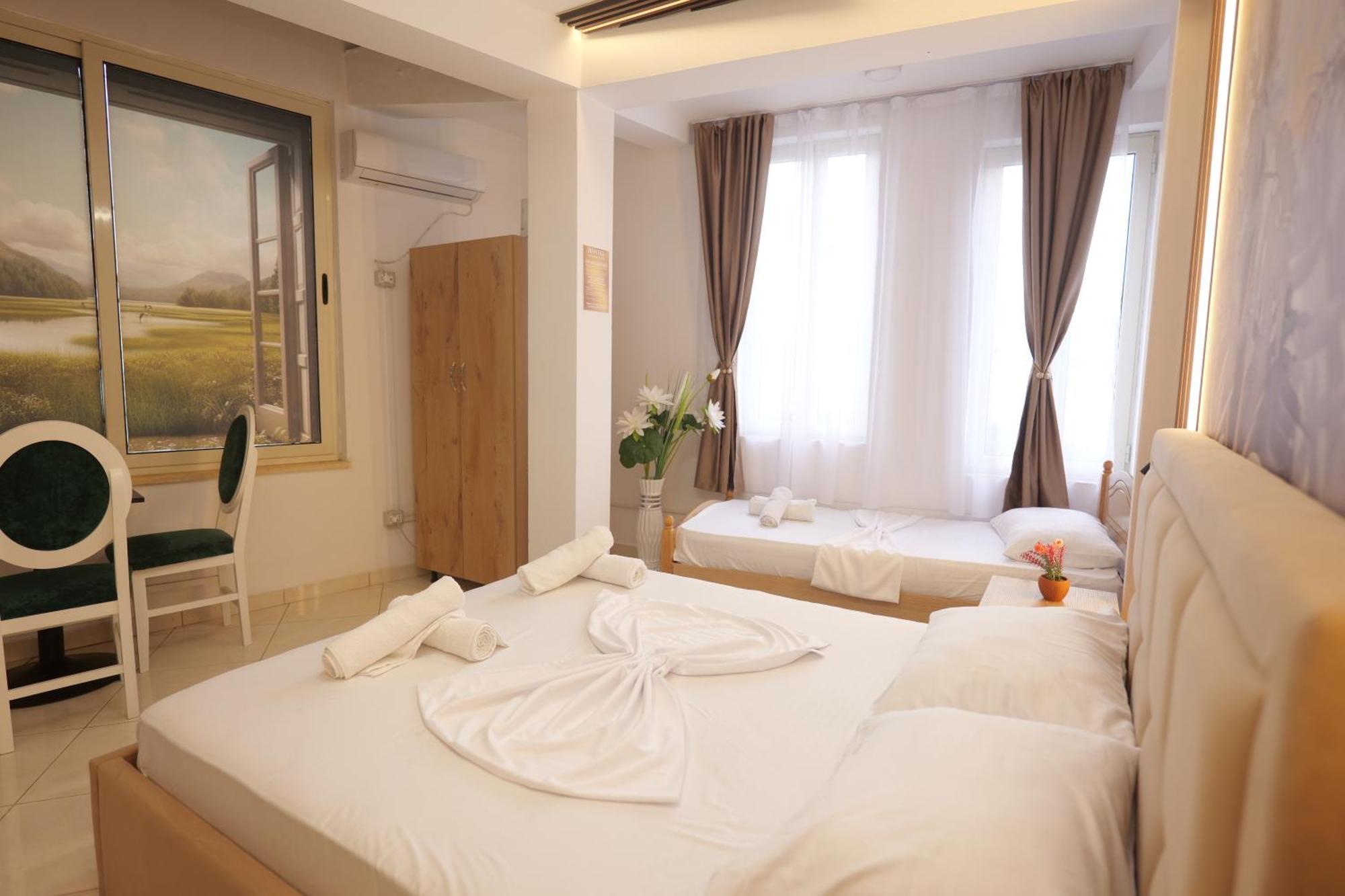 Golden Sleep Hostel Shkodër エクステリア 写真