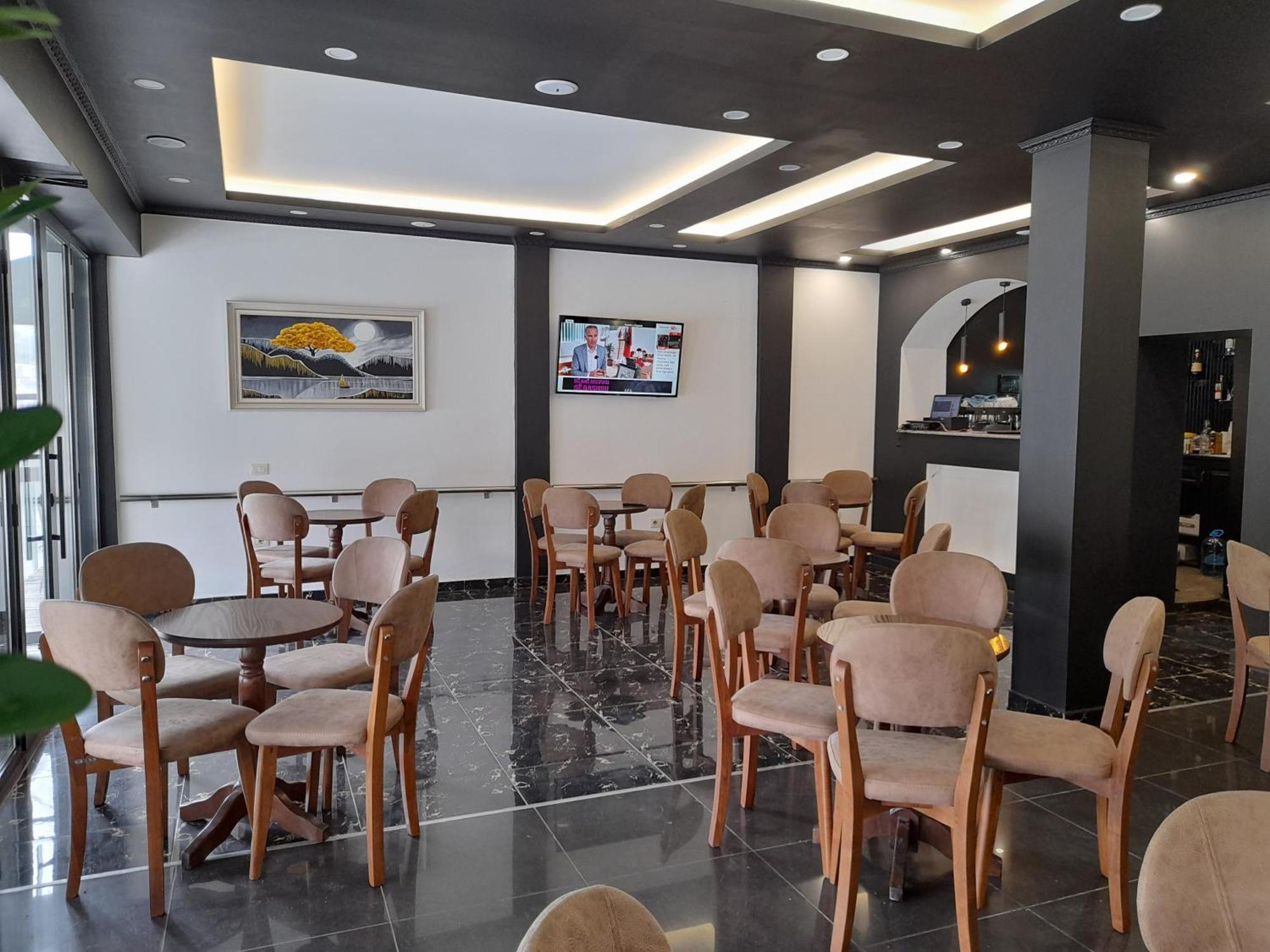 Golden Sleep Hostel Shkodër エクステリア 写真