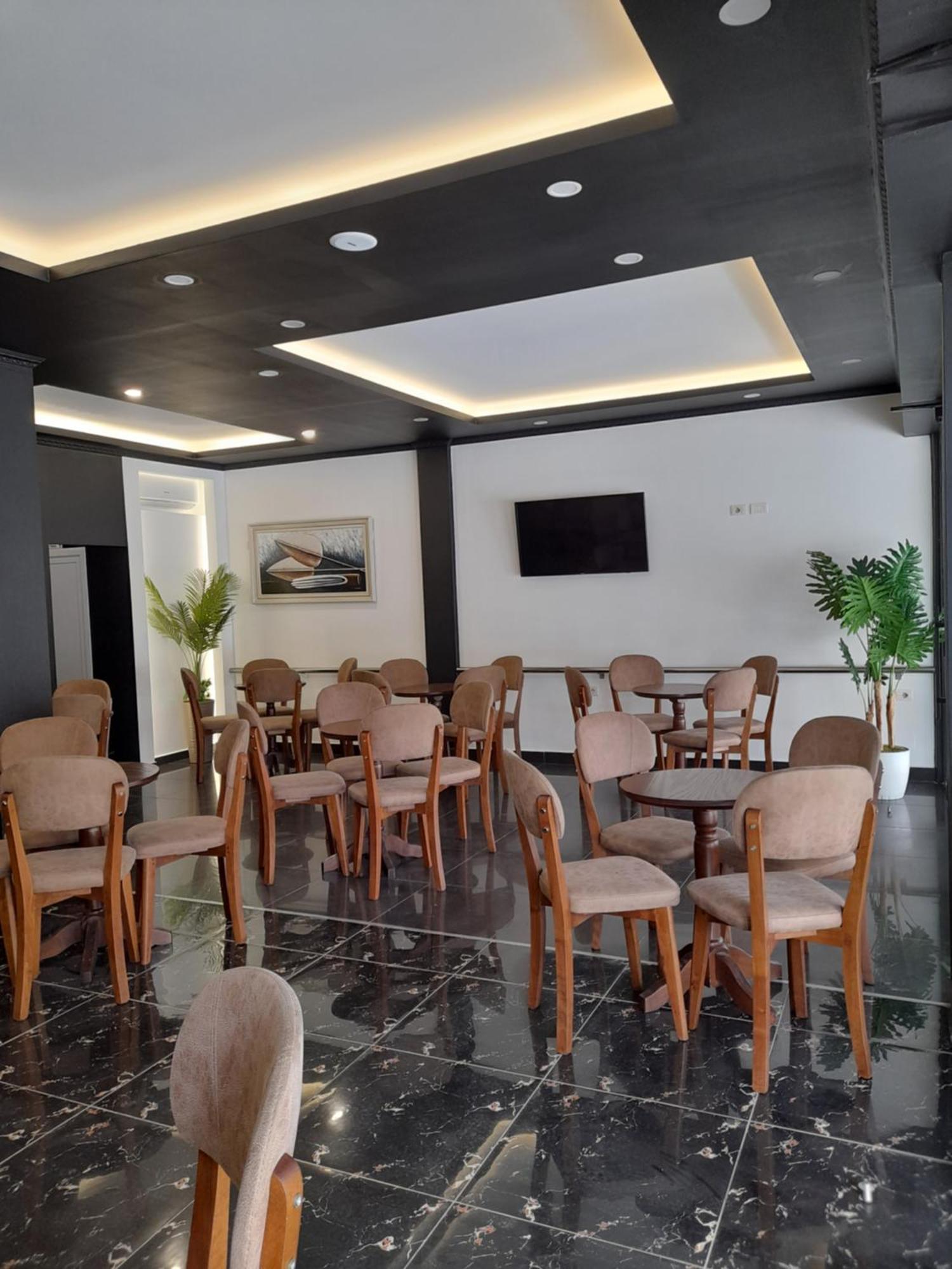 Golden Sleep Hostel Shkodër エクステリア 写真