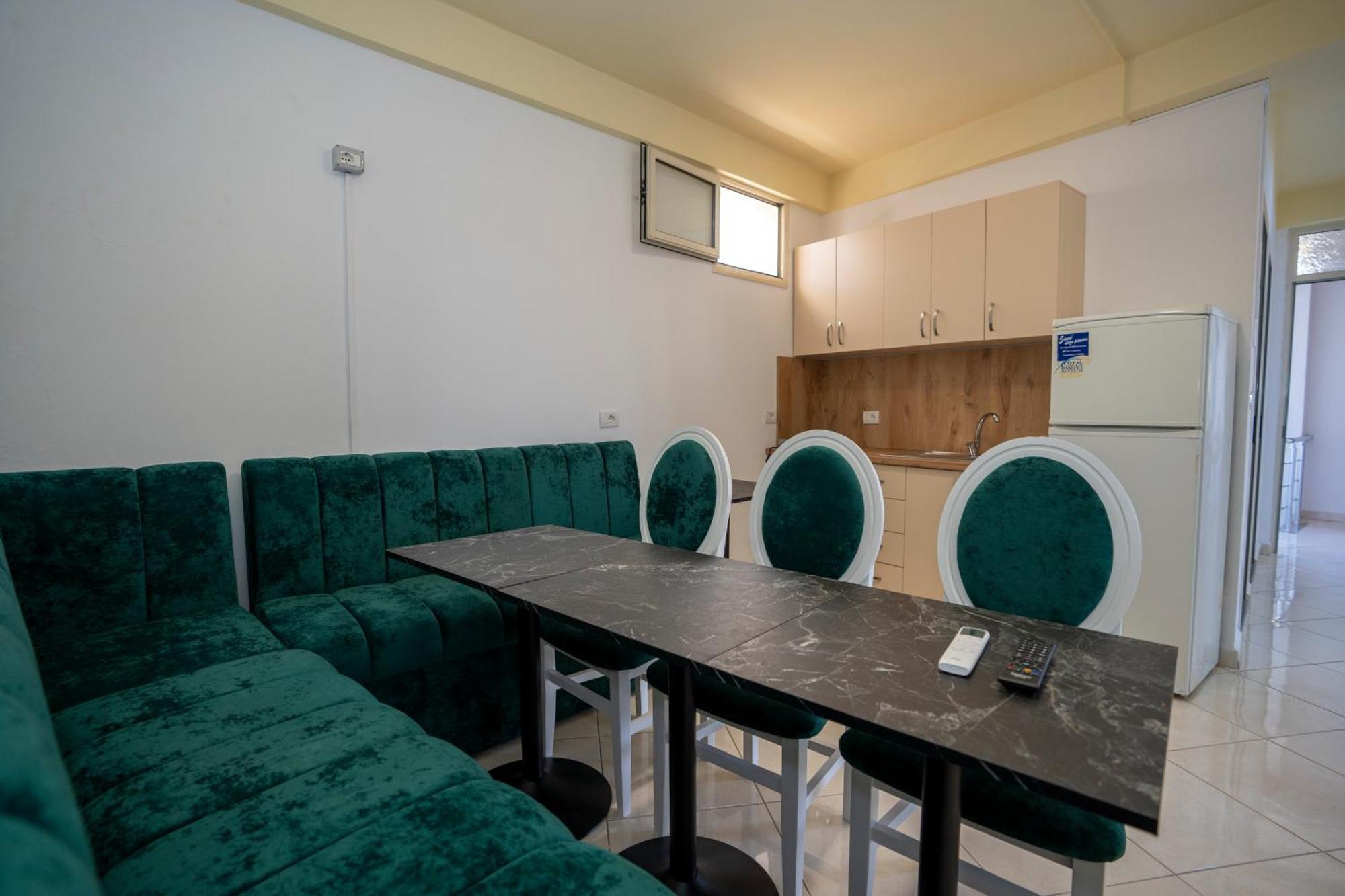 Golden Sleep Hostel Shkodër エクステリア 写真
