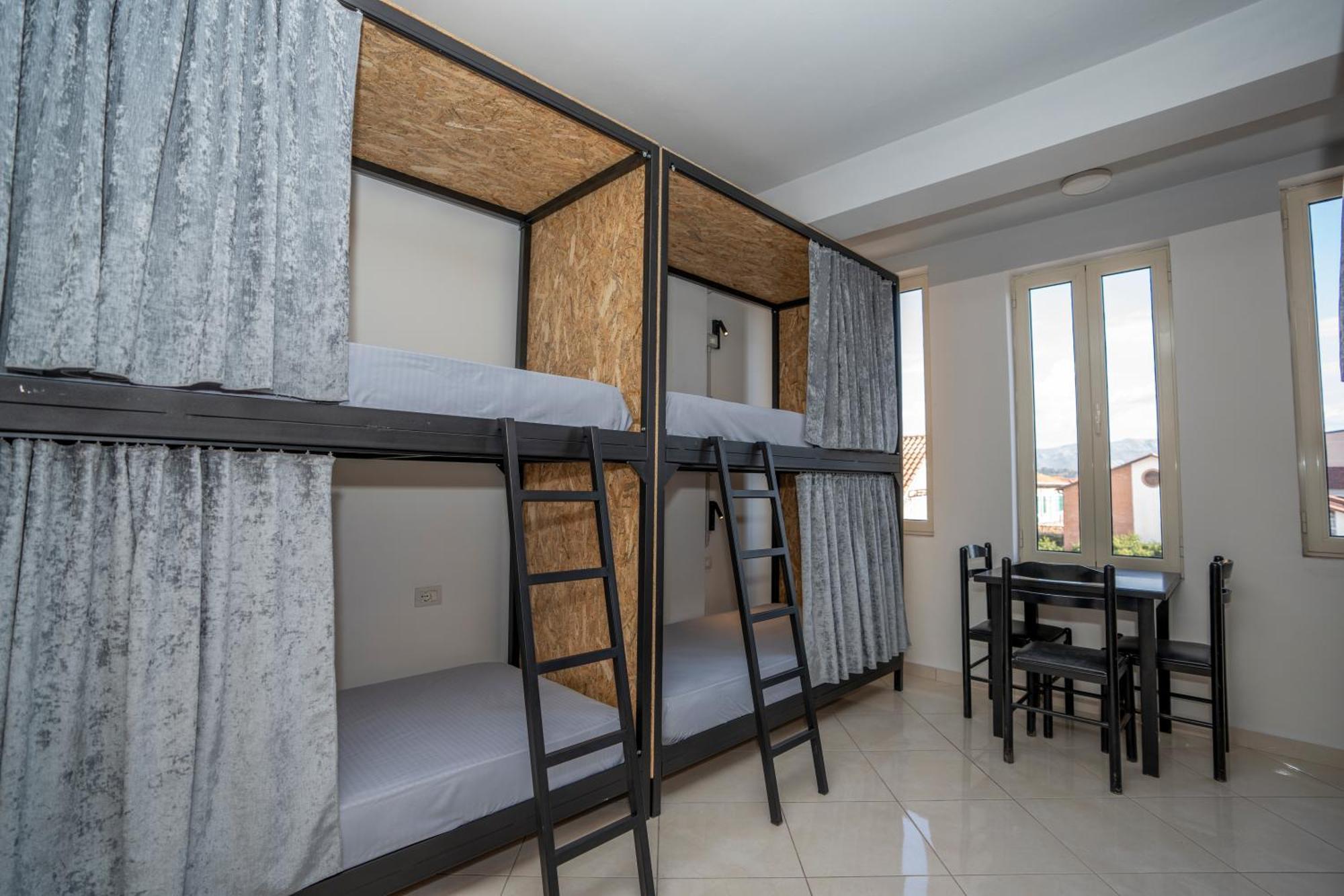 Golden Sleep Hostel Shkodër エクステリア 写真