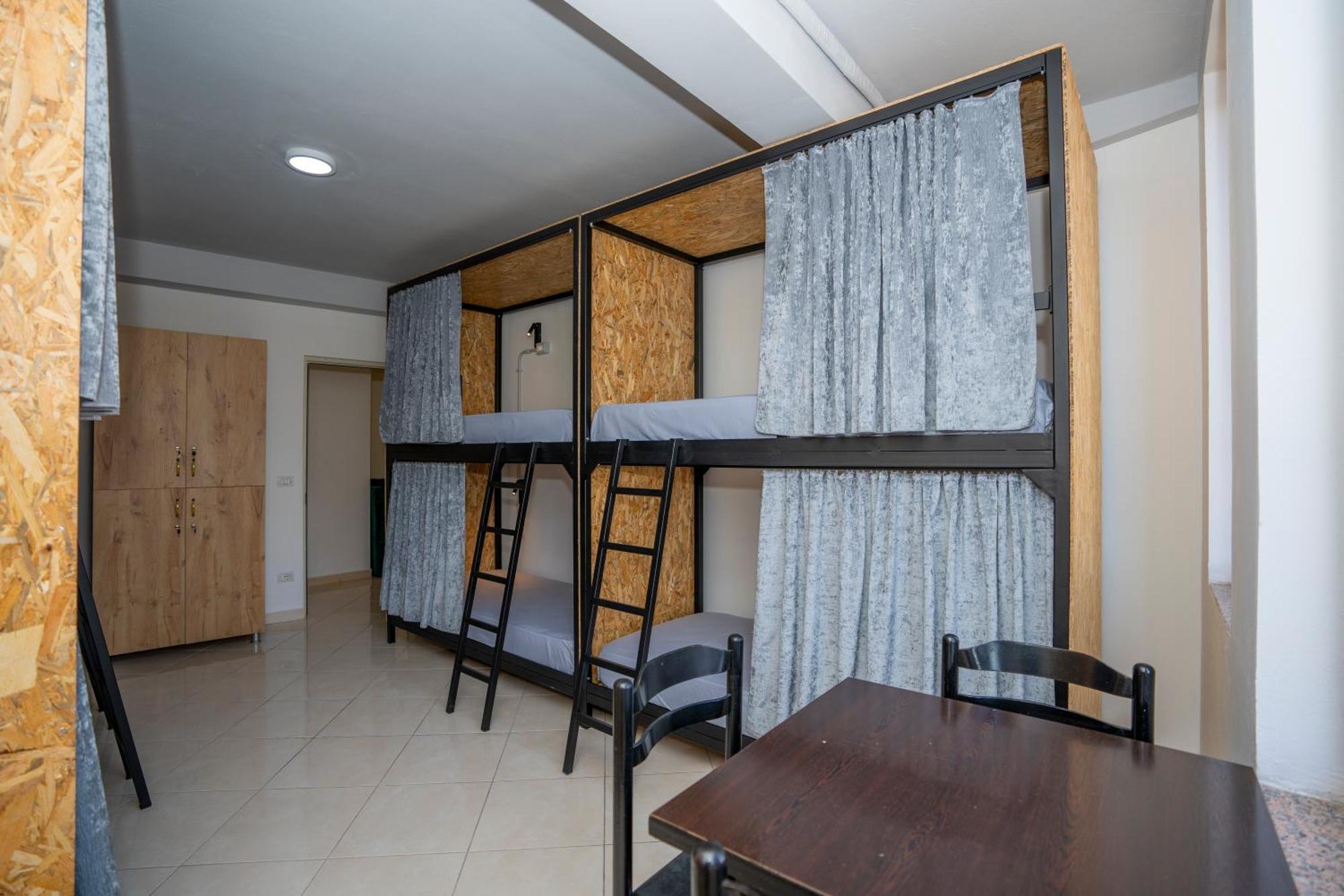 Golden Sleep Hostel Shkodër エクステリア 写真