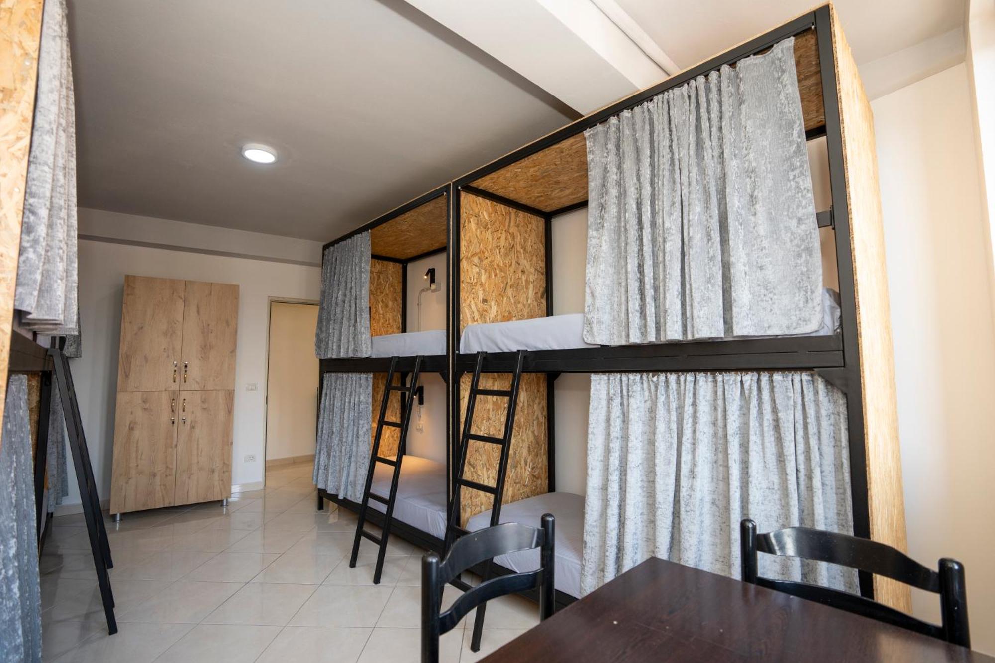 Golden Sleep Hostel Shkodër エクステリア 写真