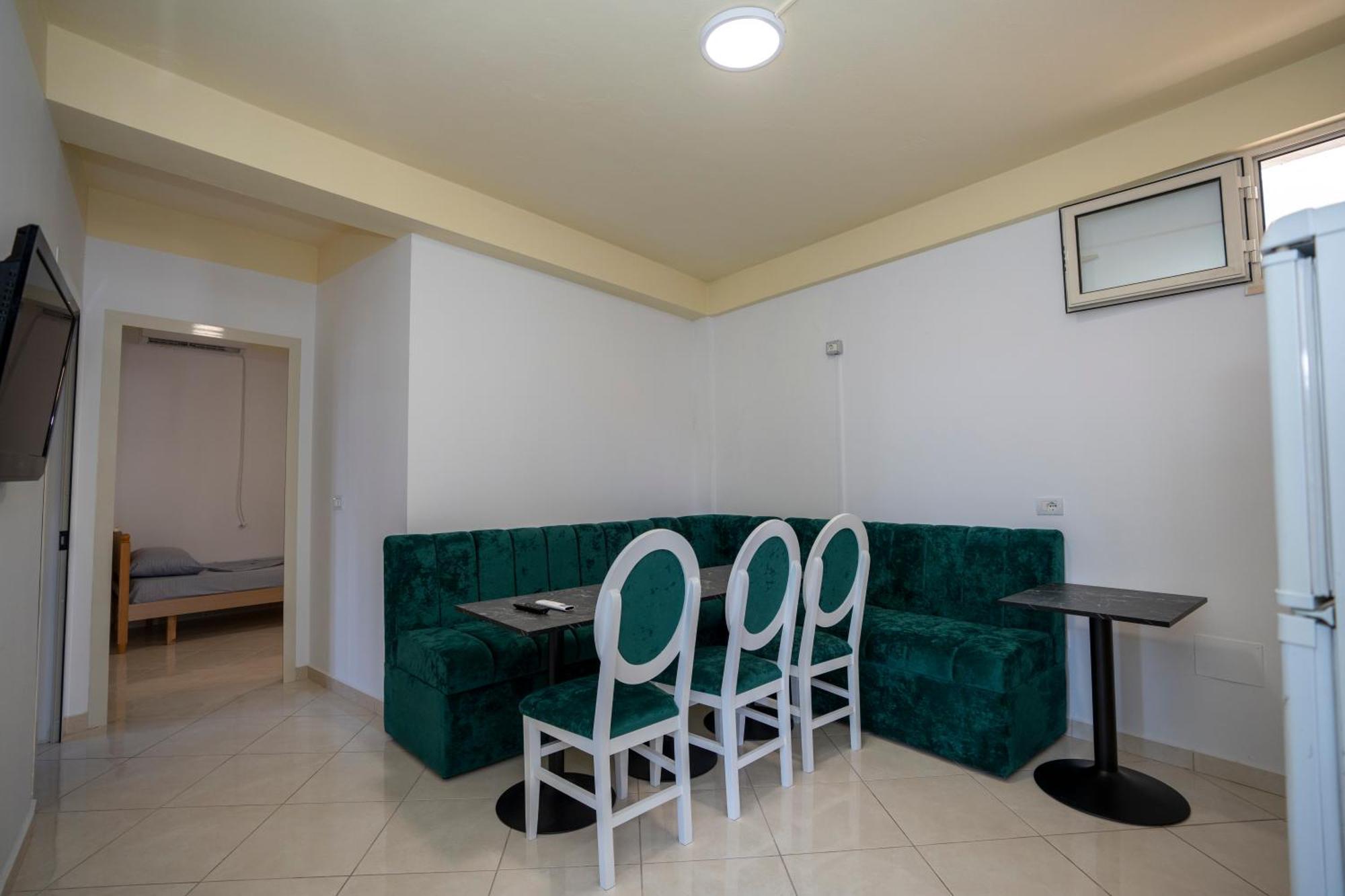 Golden Sleep Hostel Shkodër エクステリア 写真