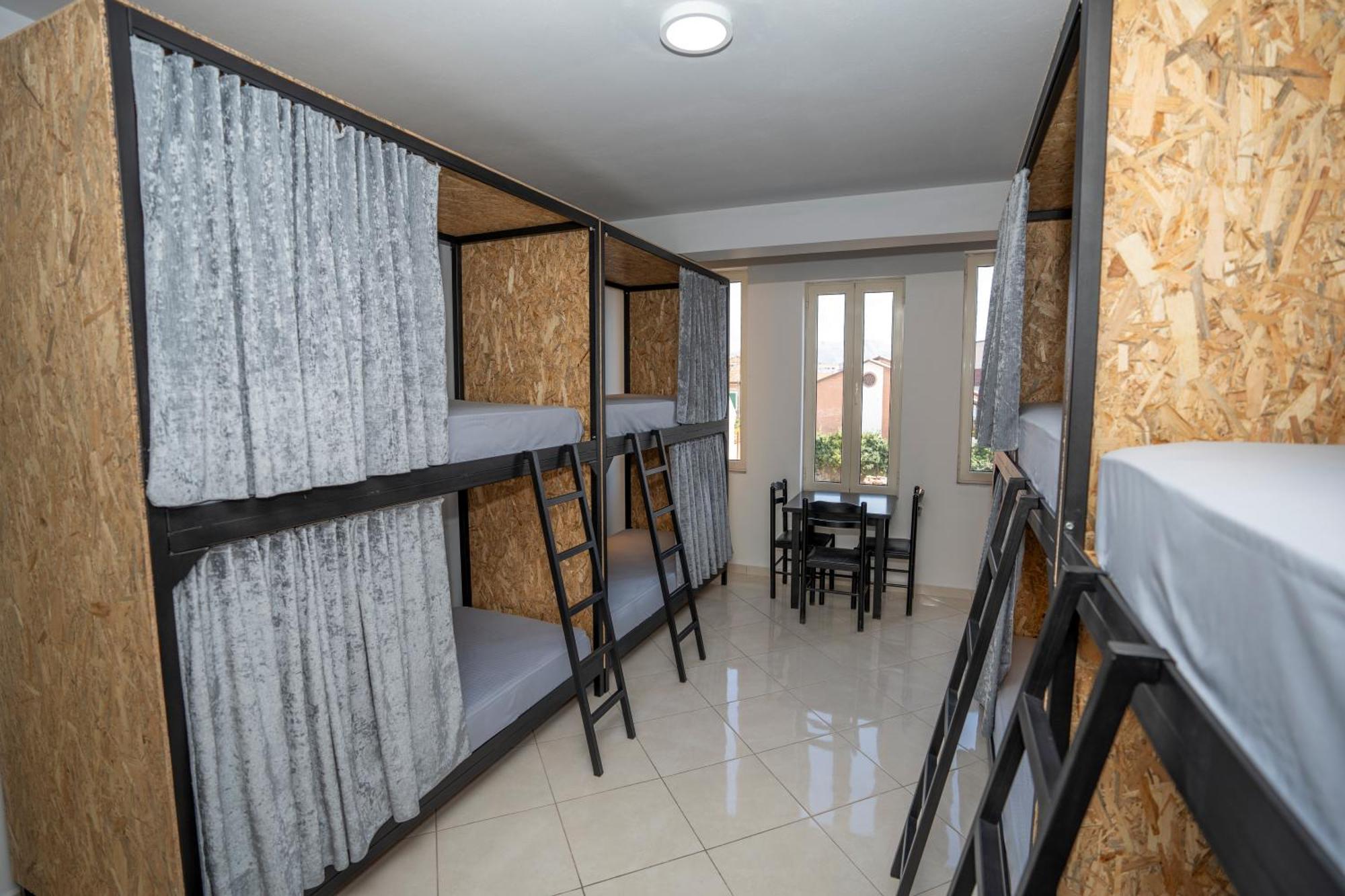 Golden Sleep Hostel Shkodër エクステリア 写真