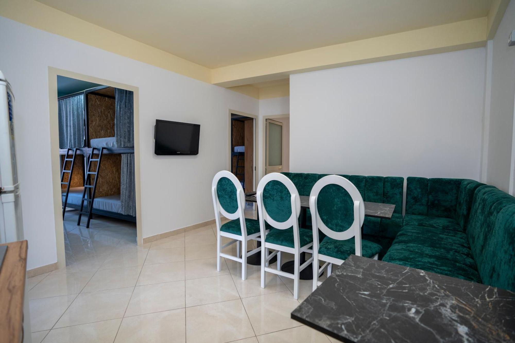 Golden Sleep Hostel Shkodër エクステリア 写真