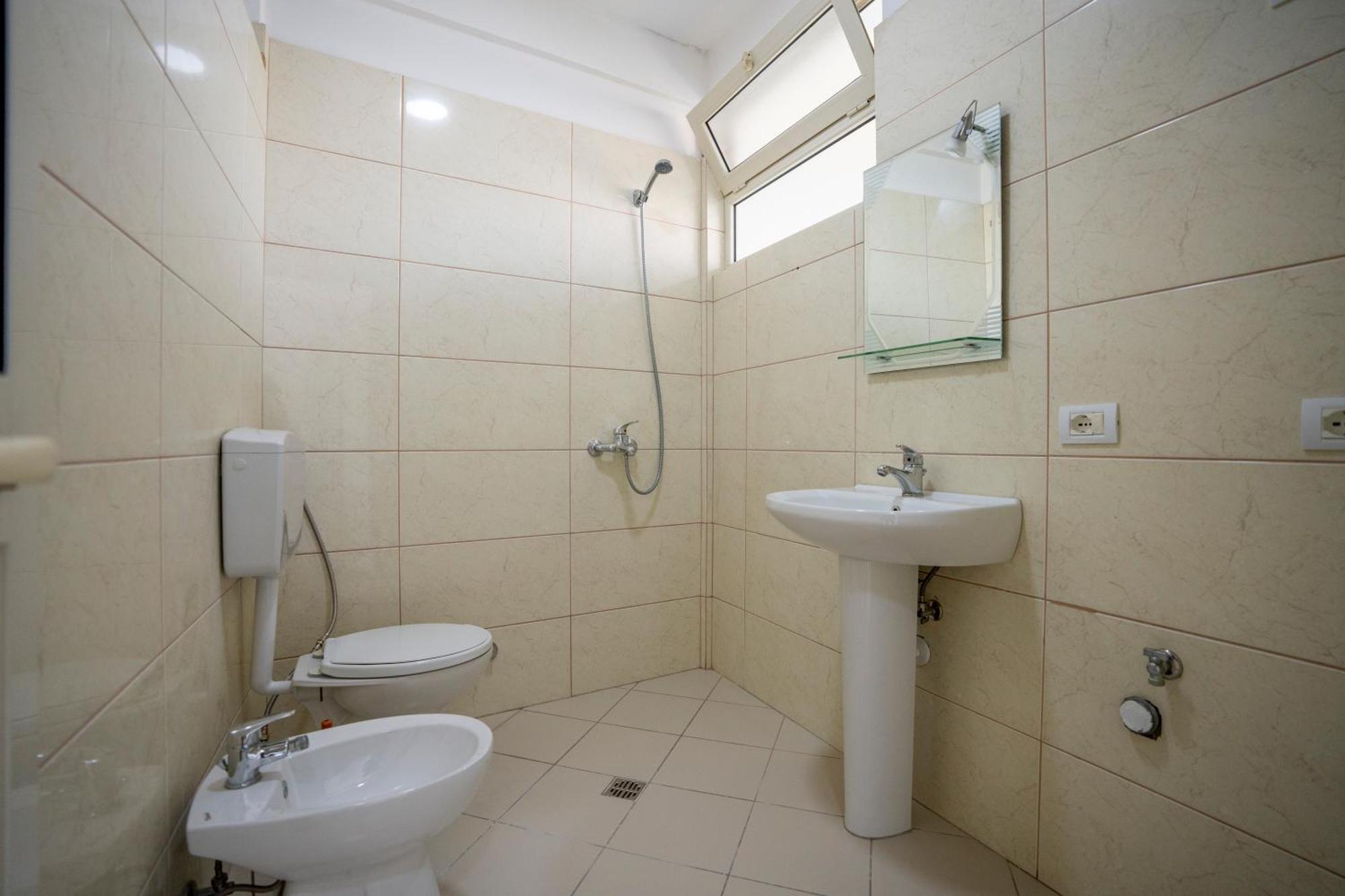 Golden Sleep Hostel Shkodër エクステリア 写真