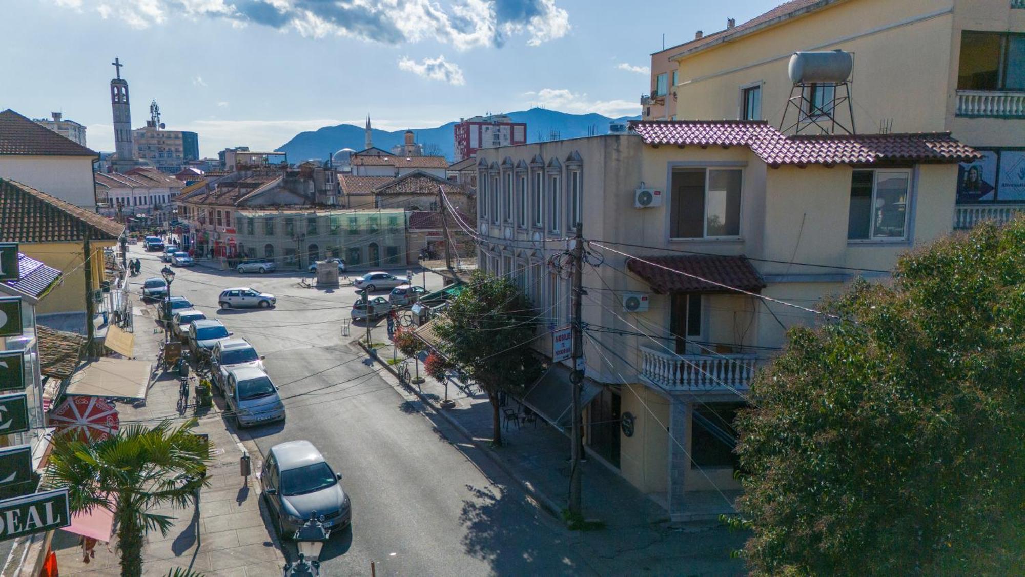 Golden Sleep Hostel Shkodër エクステリア 写真