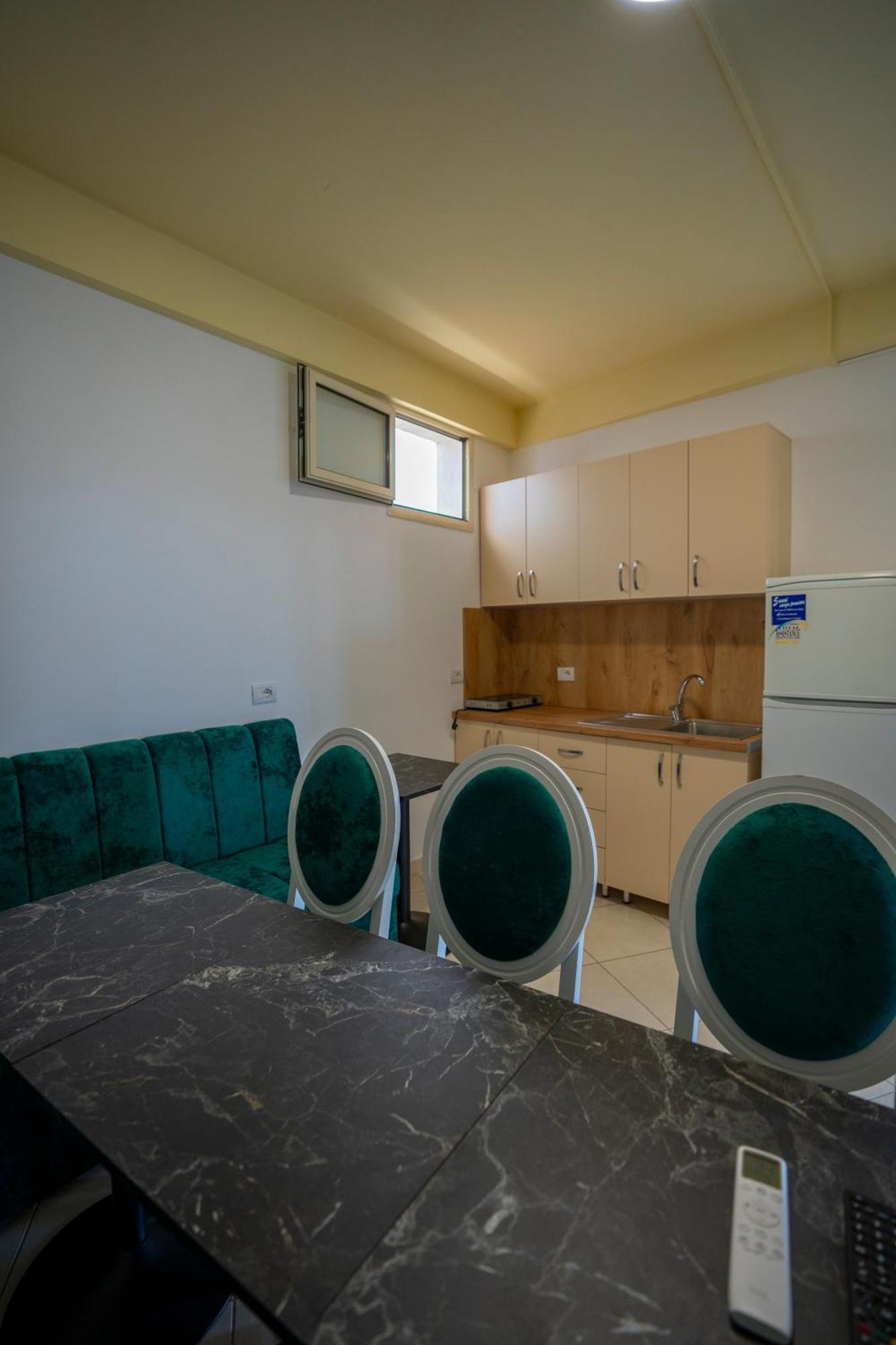 Golden Sleep Hostel Shkodër エクステリア 写真